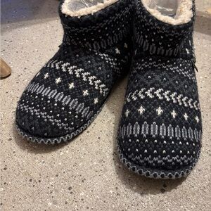 Muk Luks Black and Gray Nordic Slippers NWT